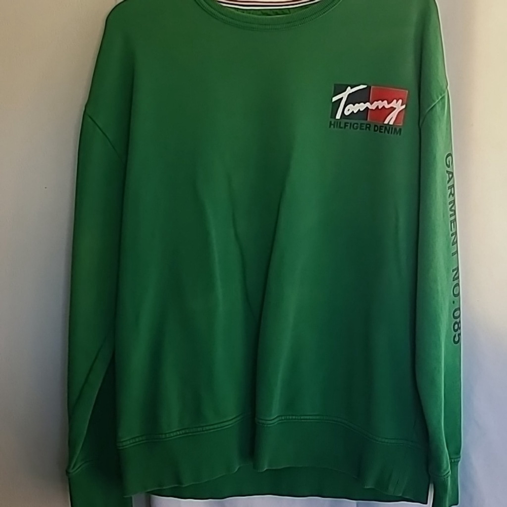 Tommy Hilfiger sweatshirt banded cuffs and waist men's sz. MED. (#92.)